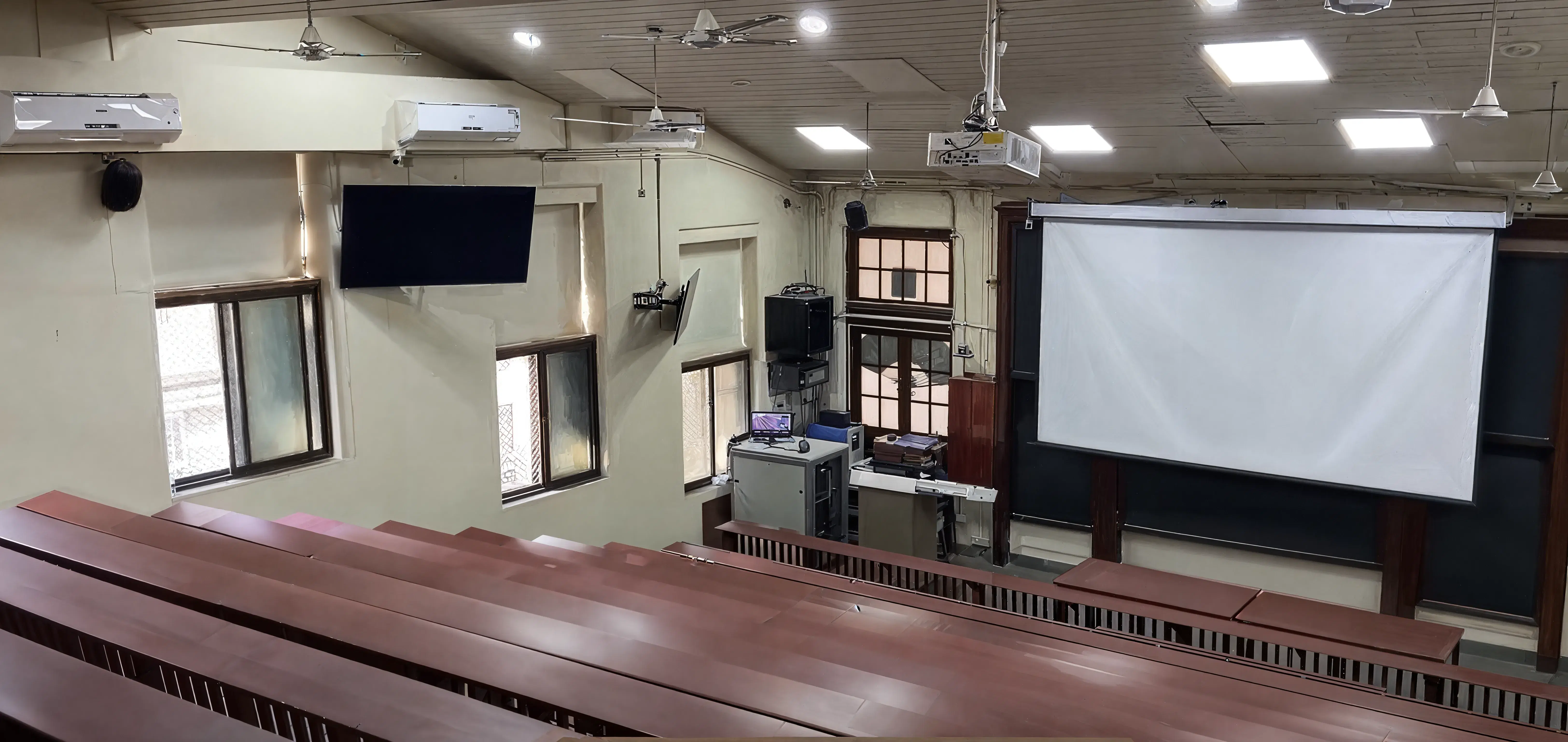 KEM Mumbai labs photo 1